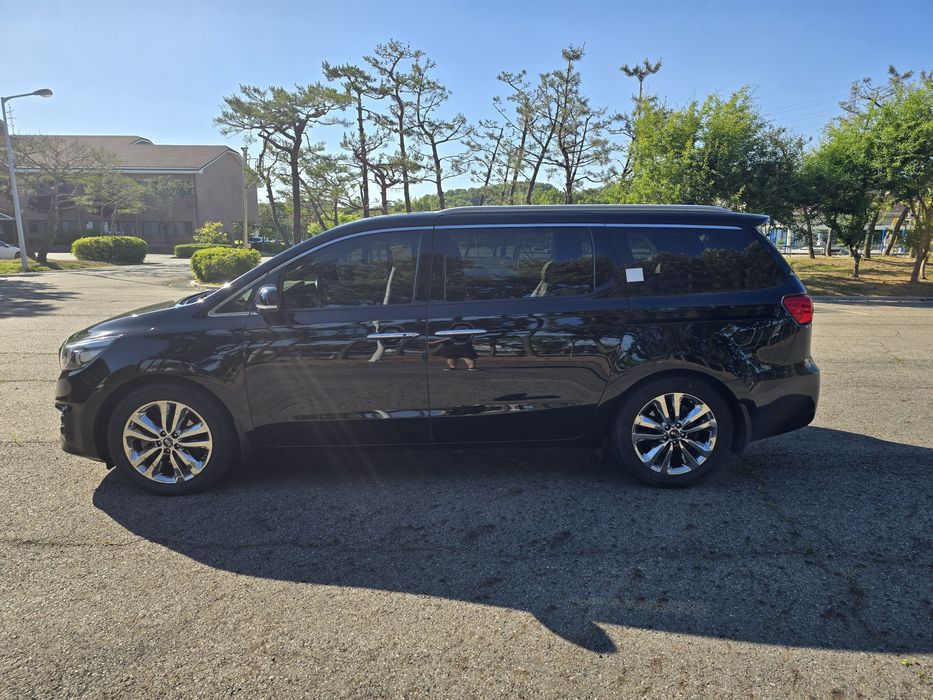 Kia carnival минивен