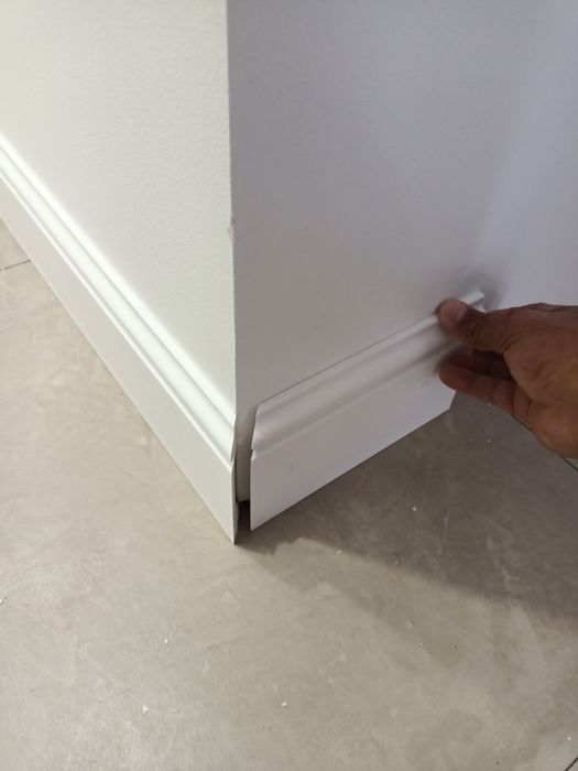 Установка плинтуса монтаж ламината