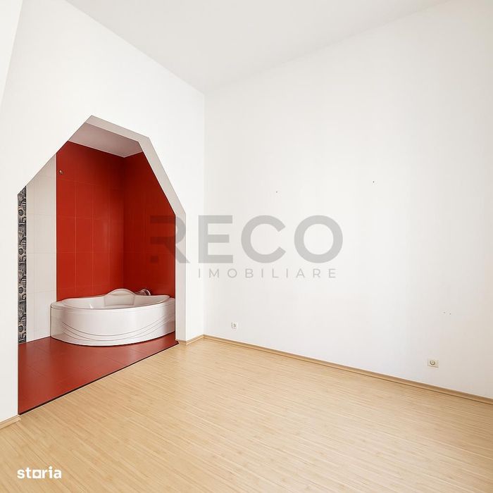 RECO Apartament ultracentral, loc de parcare privat inclus plus boxa — fotografia 2
