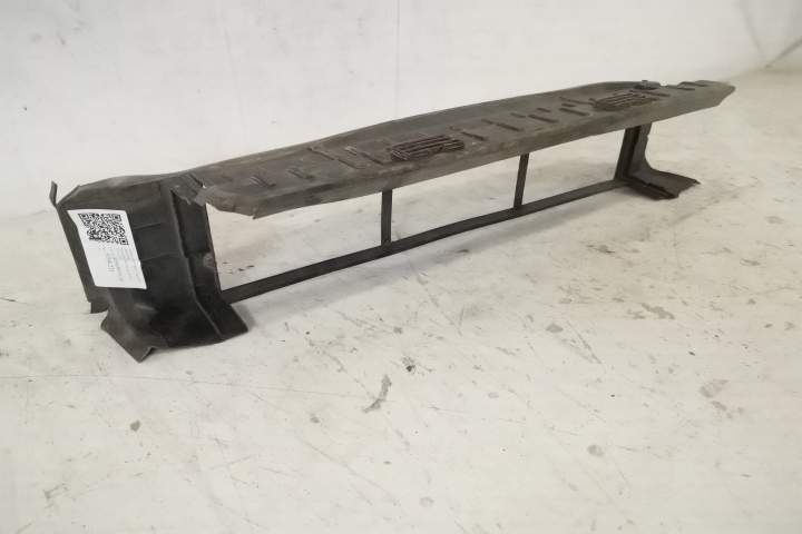 Оригинален долен въздушен дефлектор в добро състояние Мерцедес-Бенц А-