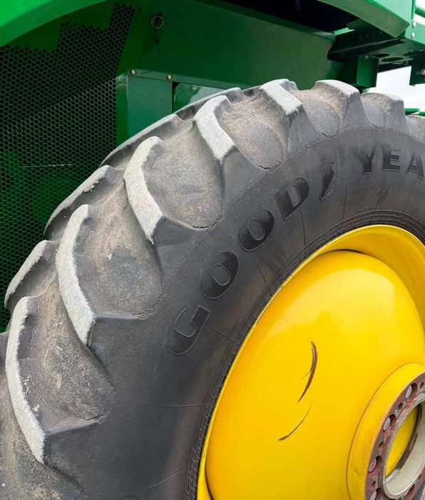 John Deere S 670 комбайн