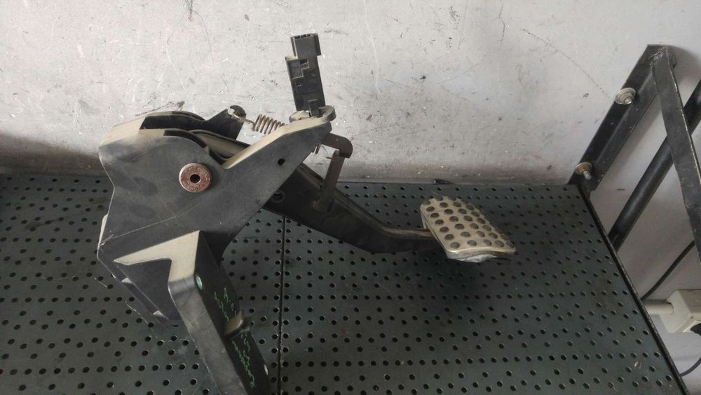 Pedala frana mercedes a class w169 a1692902801 4010049b