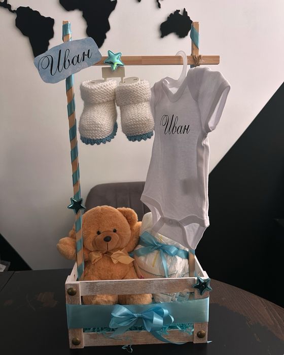 Подарък за погача, изписване или рожден ден- дървено гардеробче