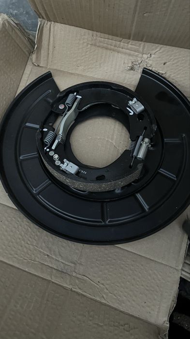 Тормозной щит с механизмом стояночного тормоза (SMB000138), Land Rover