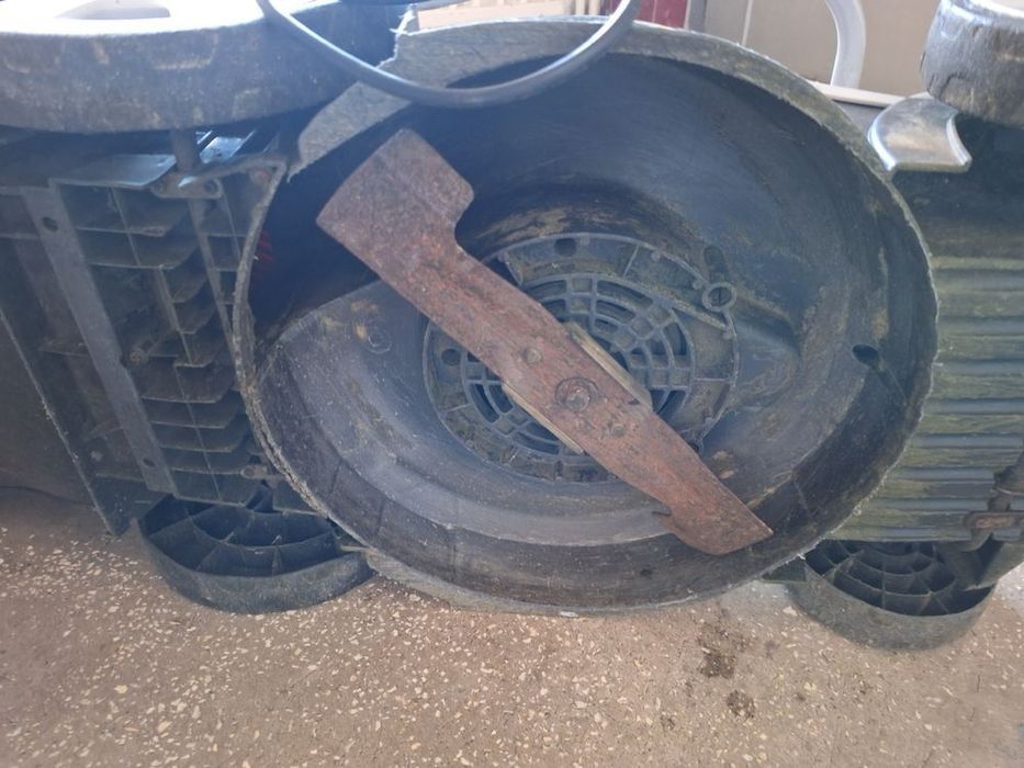 Mașină de tuns gazon