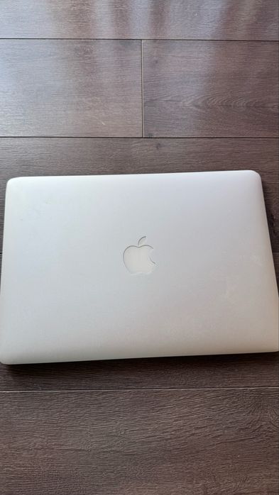 Macbook Air a1466.13.3 инча.8gb 2015година 256ram