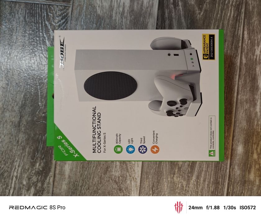 Продам Xbox Series S в отличном состоянии