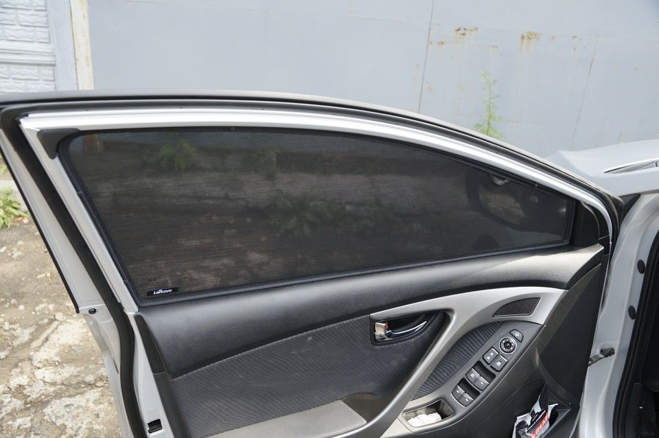 Продам шторки на а.м. кия церато 2015 года.