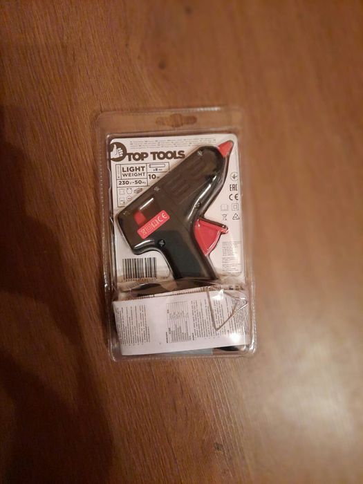 Pistol de lipit cu silicon cald