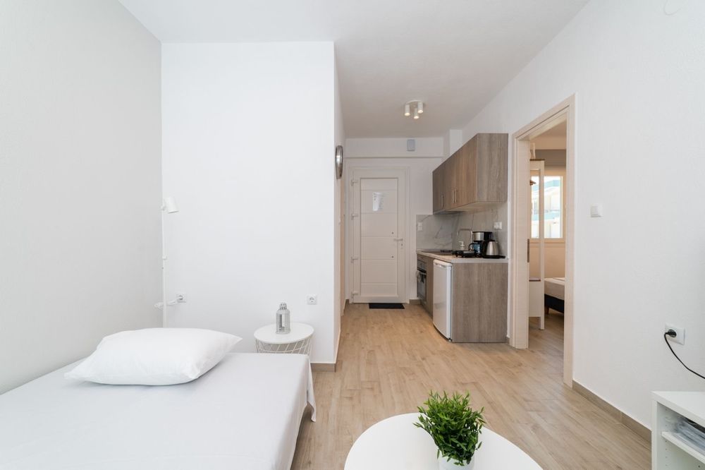 Апартамент с басейн в Паралия Офринио