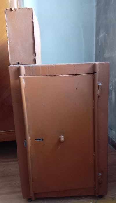 Продам металлический сейф