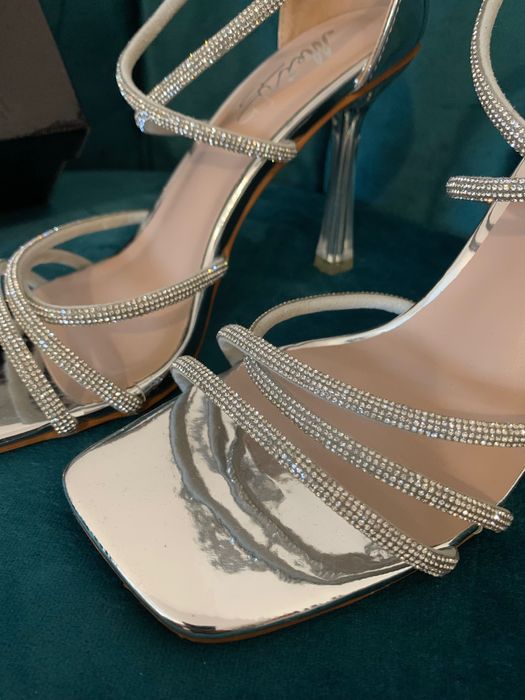 Pantofi cu toc argintii