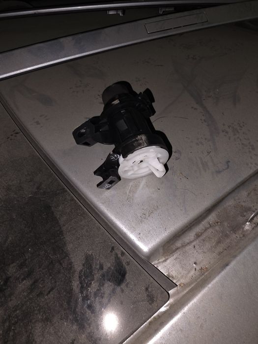 Ключалка за багажник на Mercedes w218