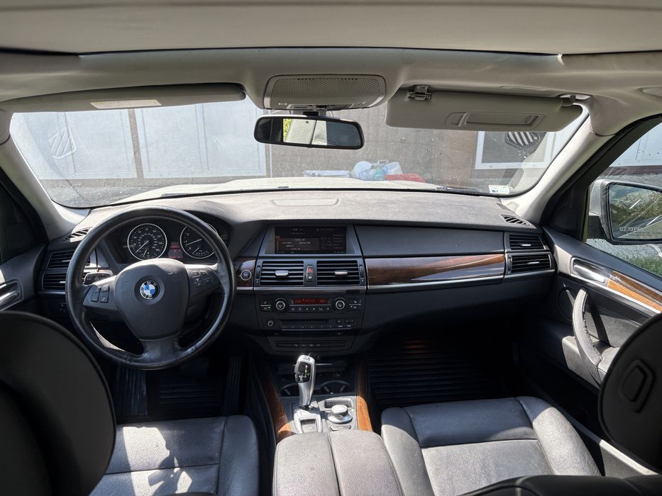 Vand Bmw X5 3.0 si/ Usor Avariat / Deplasabil pe rotii