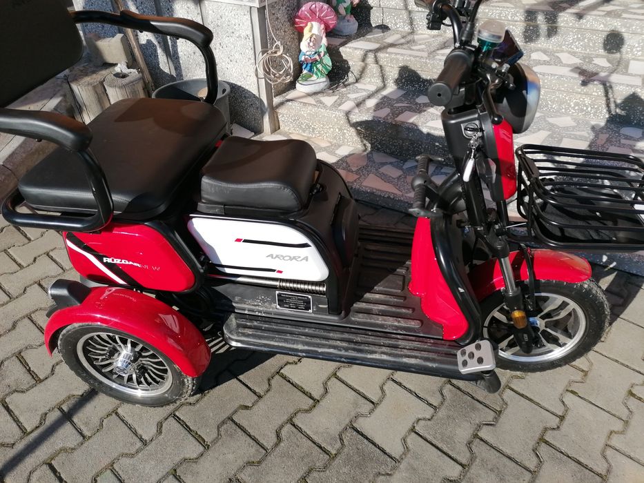 Vând tricicleta ARORA