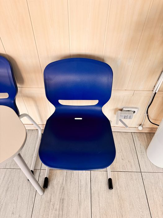 Стол офисный со стулом.