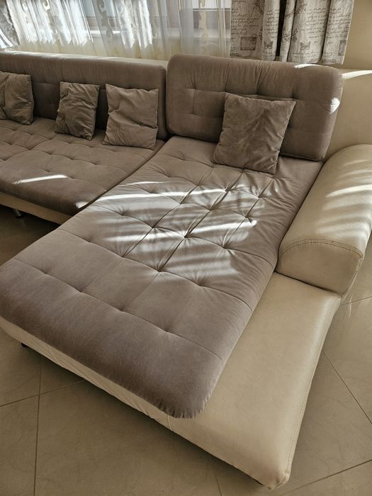 Голям пе-образен диван