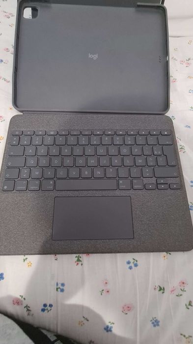 Husa ipad cu tastatura Logitech Combo Touch