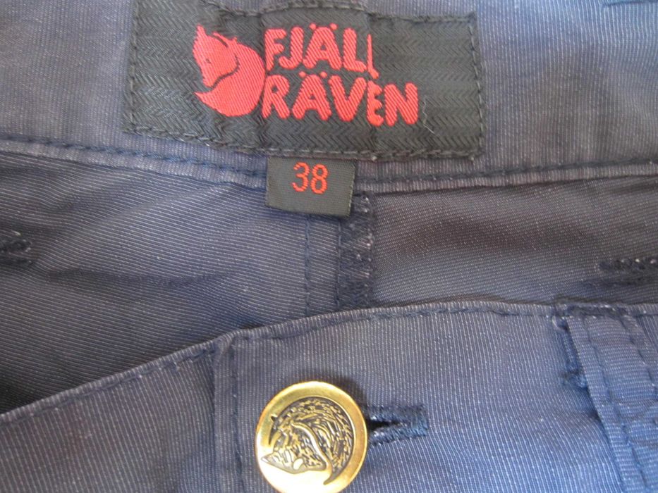 Pantalon bermude Fjall Raven, masura 38, material 73%polyamida+27%bumbac), culoare gri inchis, stare f. buna