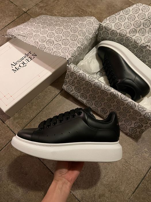 Adidasi Alexander Mcqueen full black negri cu talpa alba piele naturala
