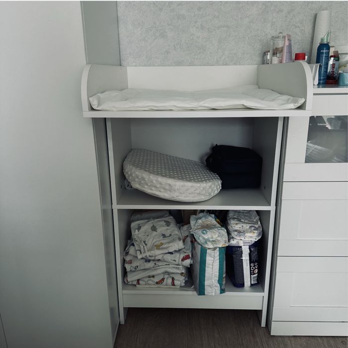 Детская кровать, шезлонг, столик, манеж