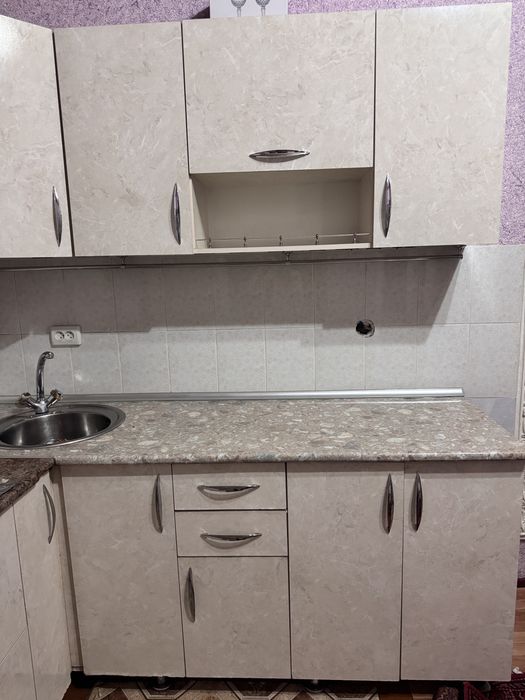 Срочно продаётся кухонный гарнитур. Цена договорная