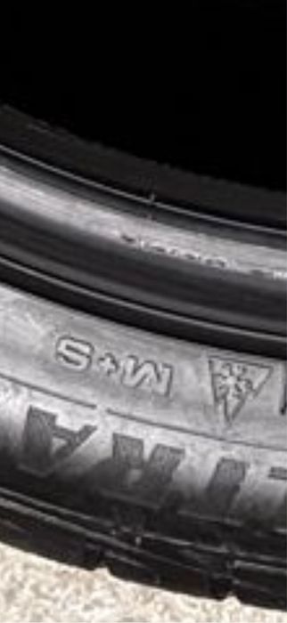 Шины зимние 245/45-21 goodyear