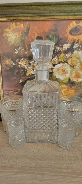 Кристална ваза. Вази-18-70лв.Декантер,гарафа, чаши-30лв