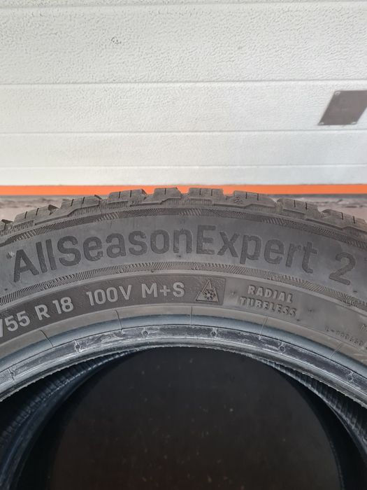 Всесезонни гуми 2 броя UNIROYAL AllSeasonExpert2 235 55 R18 дот 1922