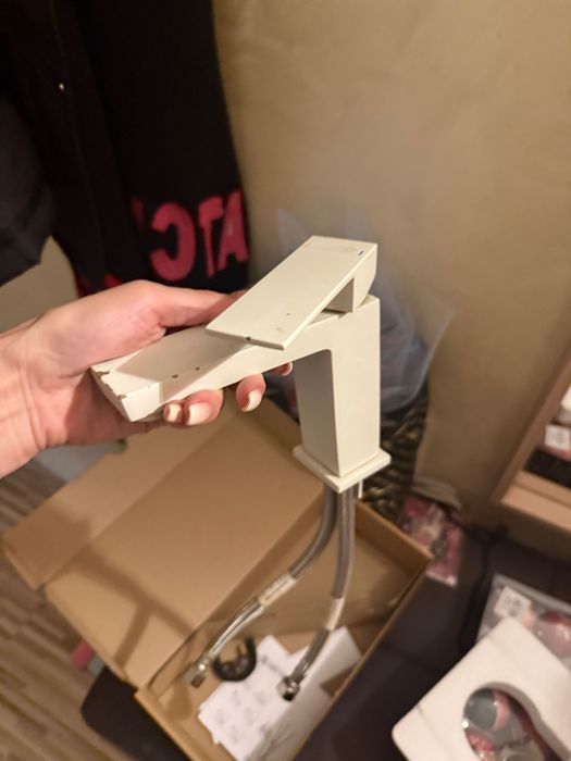 Смесител за баня със забележки,които се виждат на снимките