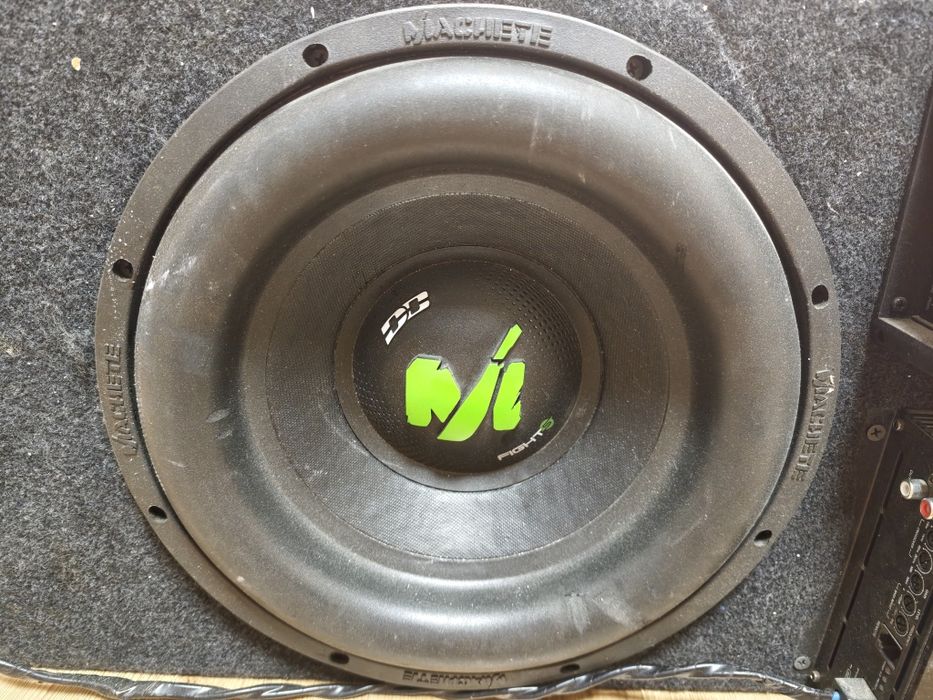 Продам сабвуфер в отличном состояний