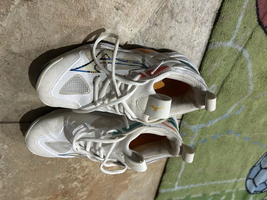 Продам кроссовку мизуна