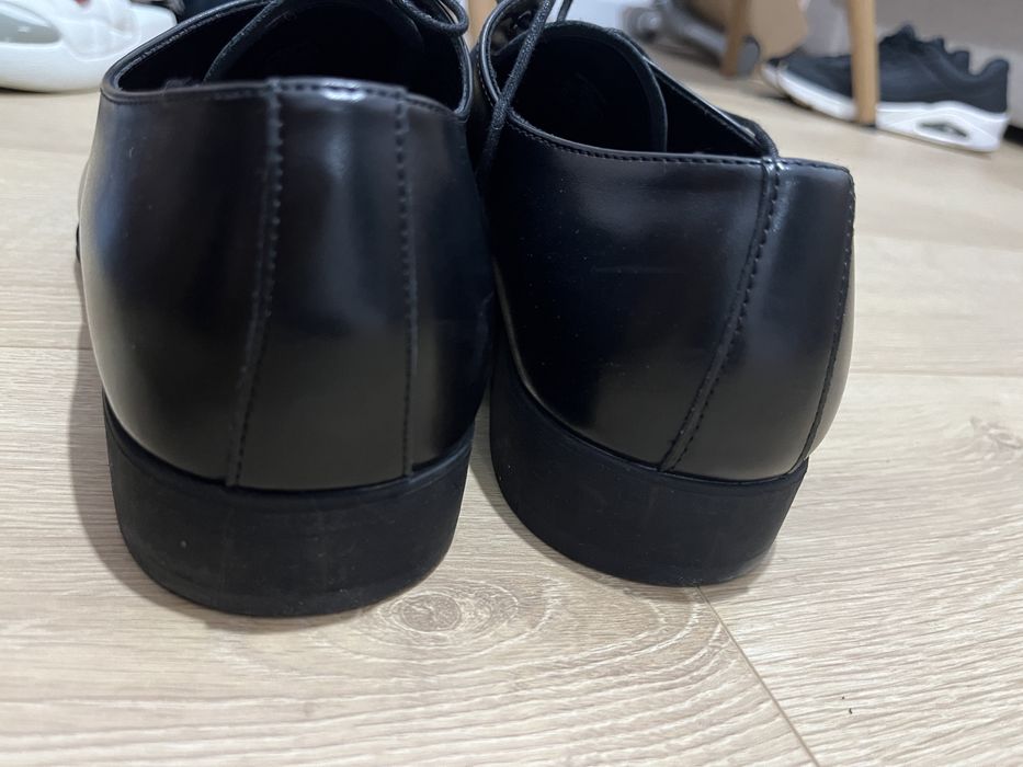 Pantofi negri Zara