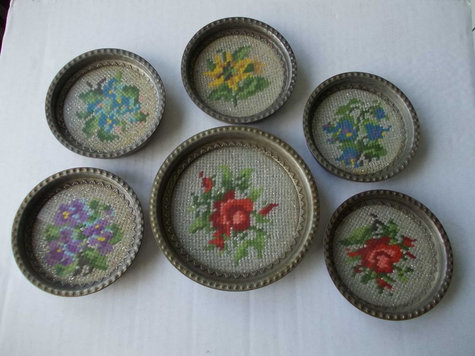 6 farfurii vechi din metal cu goblen