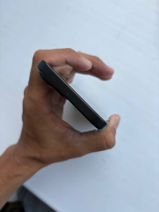 Продам Iphone 15 - 128 GB