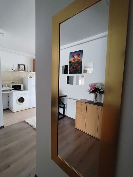 Închiriez aprt. cochet 2 cam. 299 E , open space
