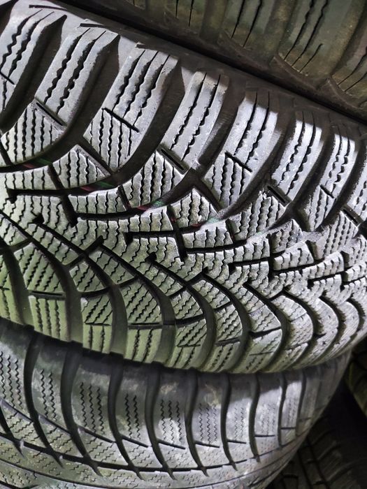 4 бр зимни 205/60/16 Goodyear