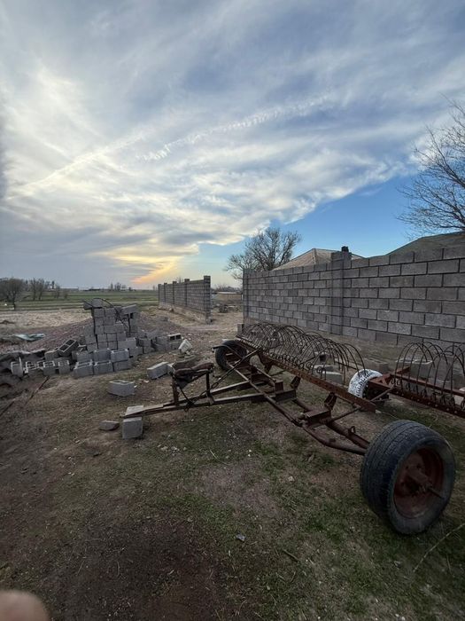 Трактор тырмасымен