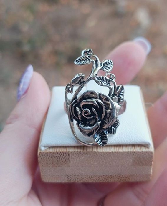 Vechi inel cu trandafir