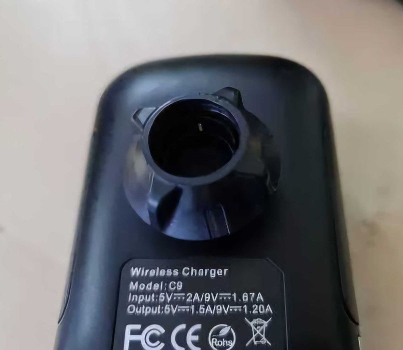 Безжичнa стойка кола огледало смарт зарядно wireless charger 20W опция