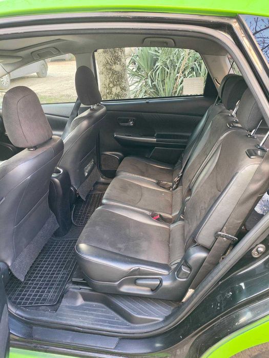 Такси под Аренда към Taxi Me,Toyota Prius+,7 Местен,Хибрид плюс Газ-68лв/35 евро на ден