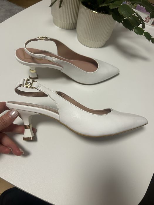 Liu Jo кожени обувки, остър връх, 38