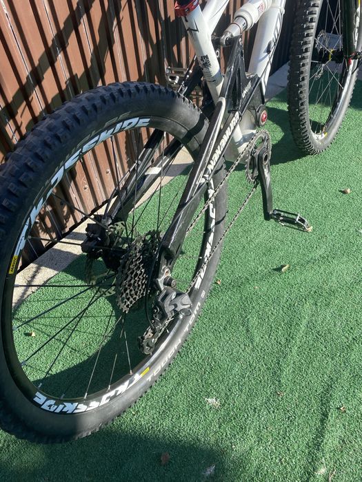 Bicicleta full suspension