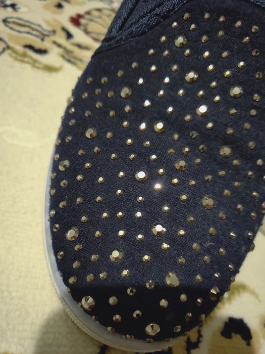 Продам кроссы 36 размера