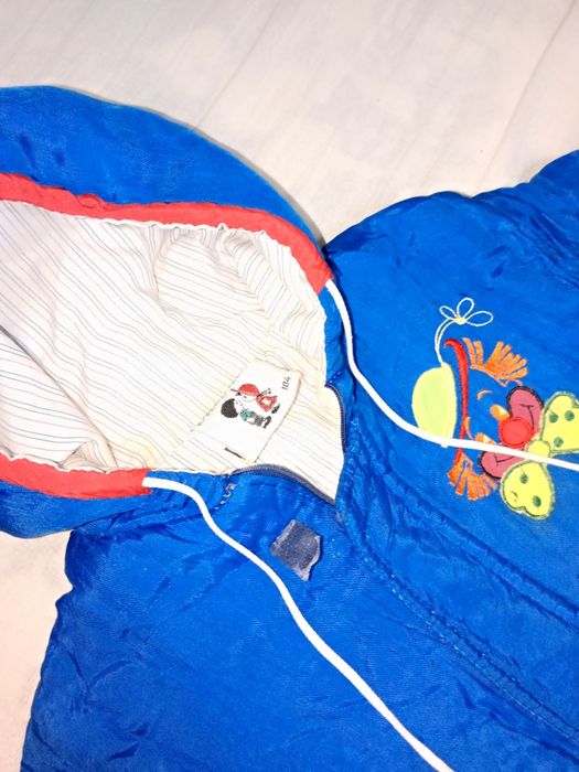 Yosh bolalar kombinezoni