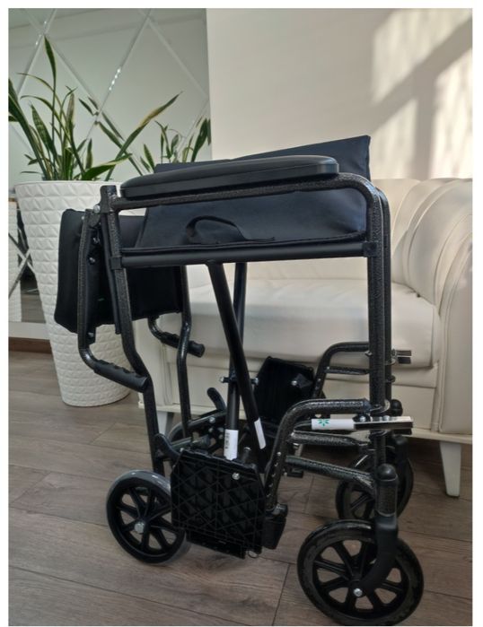 Кресло-коляска инвалидная