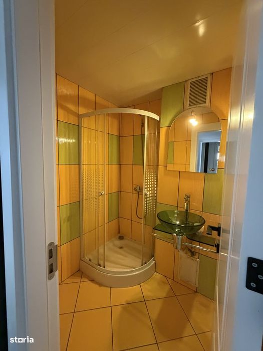 Apartament 3 camere de închiriat. Direct proprietar.