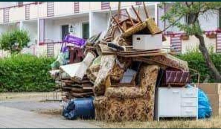 Debarasăm mobilier vechii,moloz,deșeuri,haine,etc.Asigurăm manipularea