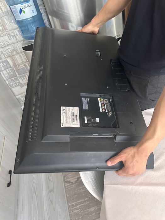 Продам срочно телевизор Samsung UE40EH5037K