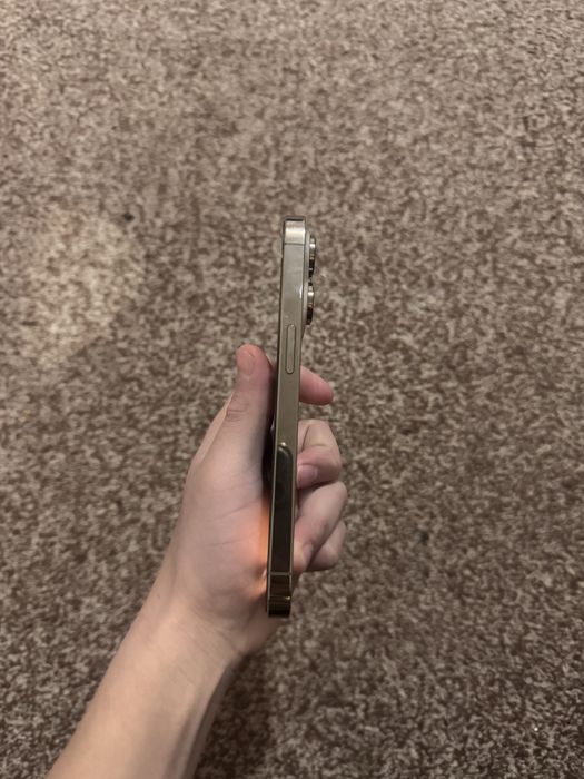 Iphone 14 pro gold